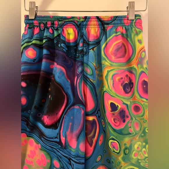 Electro Threads Shorts with Psychedelic Pattern - Picture 2 of 10